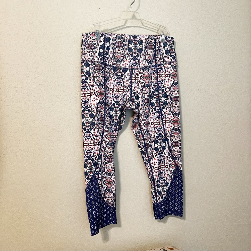 Apana Patterned 3/4 length leggings